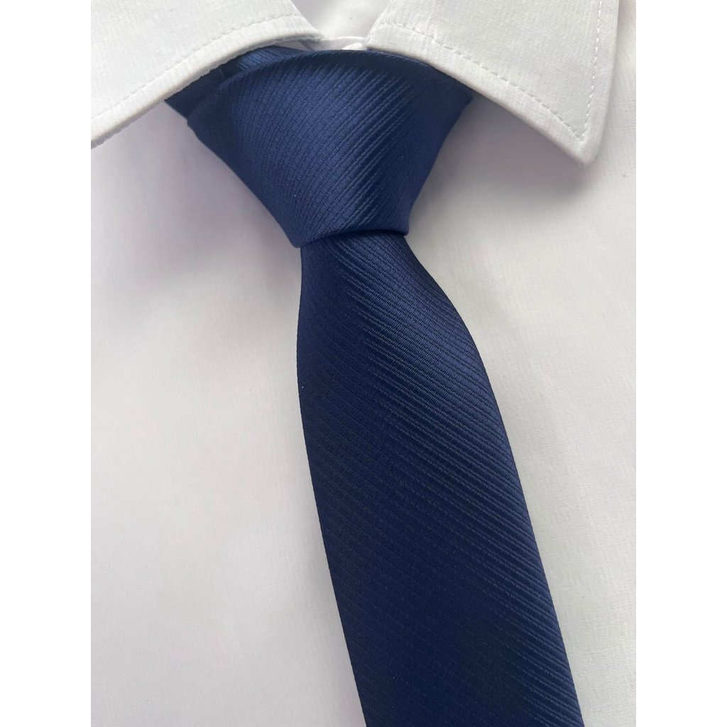 gravata-azul-marinho-risco-largo-estilo-e-versatilidade-para-seu-look