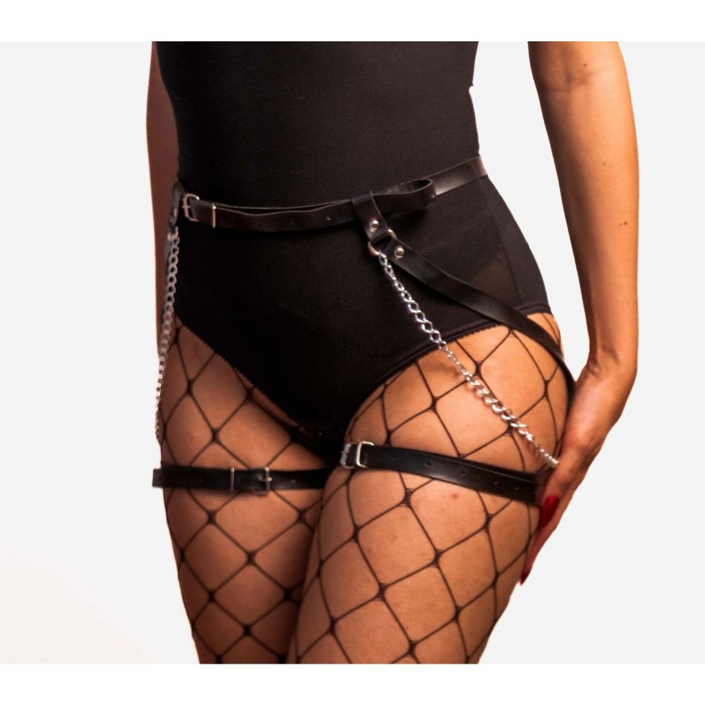 Harness Tentação: Couro Sintético & Corrente 🔥