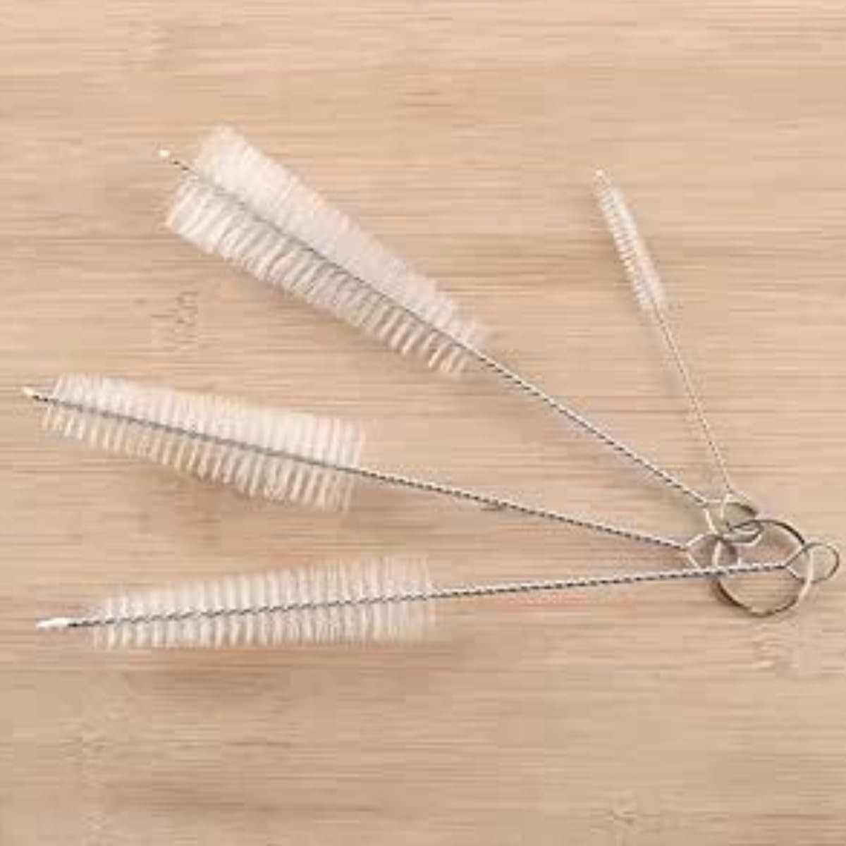 Kit 4 Escovas de Limpeza com Haste em Aço Inoxidável - Cerdas em Nylon, Tamanhos Variados e Cores Sortidas