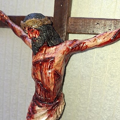 Crucifixo de Parede 53cm: Arte Sacra Hiperrealista