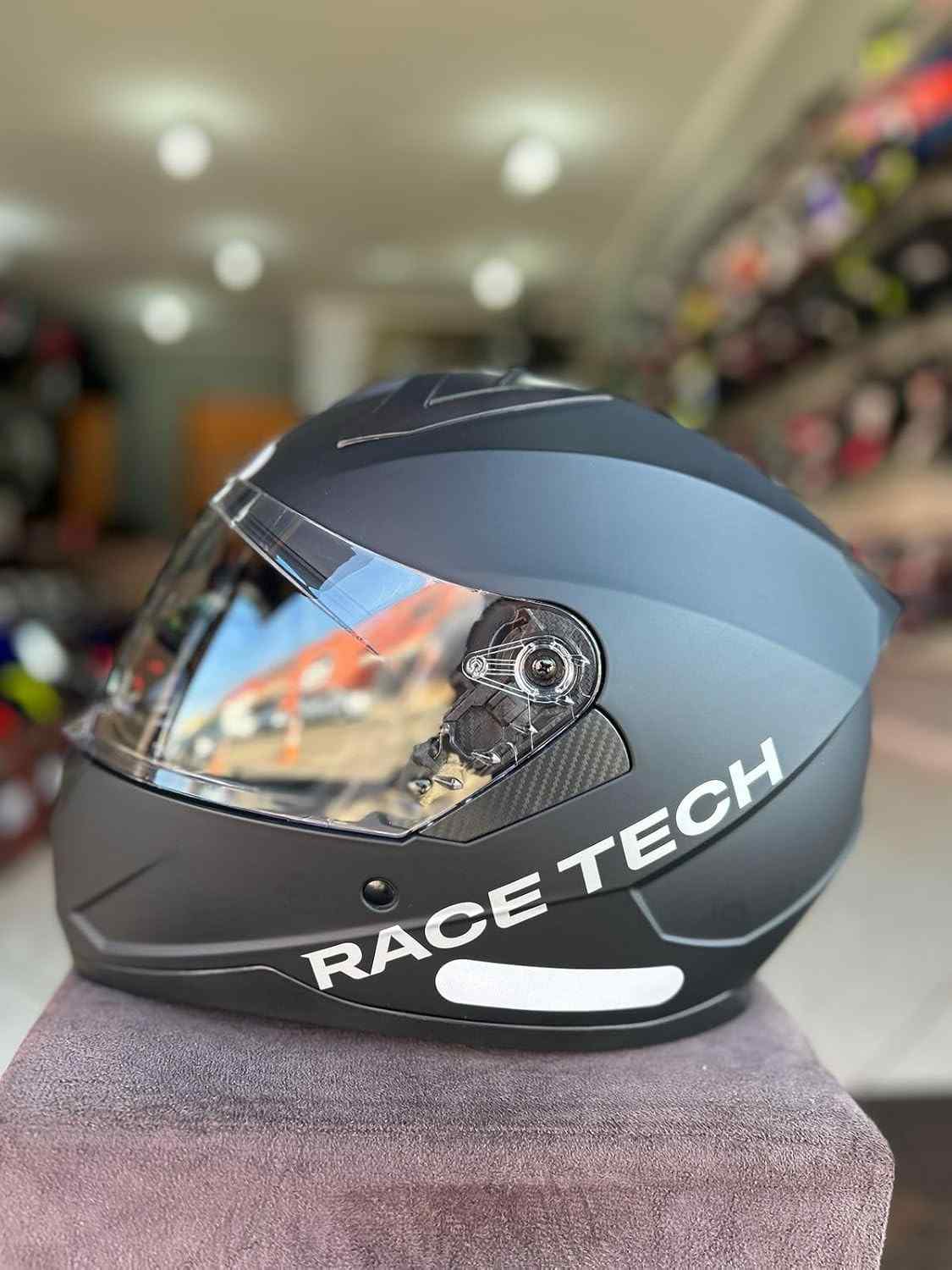 Capacete Race Tech Hit Monocolor: Segurança e Estilo para Sua Aventura