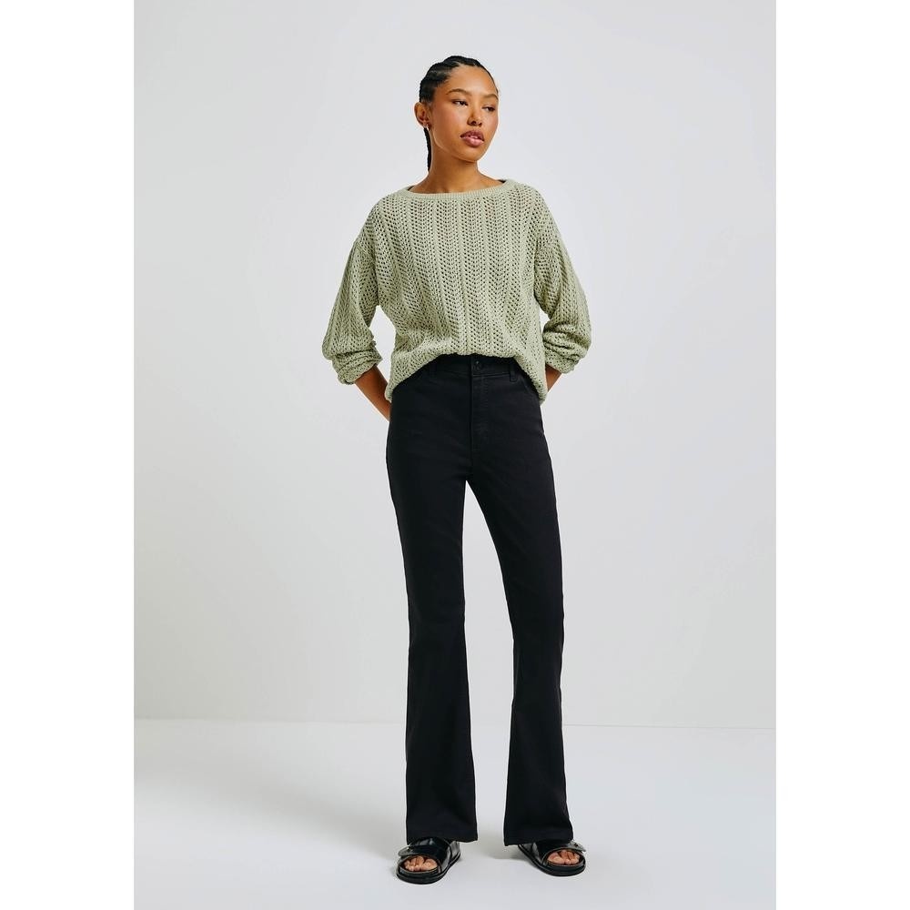 Jeans Flare Hering: Conforto e Estilo!