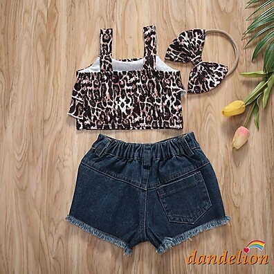 Look Bebê Estiloso: Conjunto Leopard + Jeans