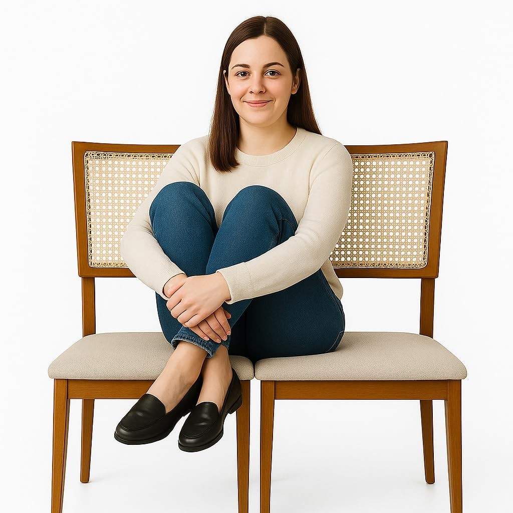 Kit 2 Cadeiras de Jantar em Madeira Maciça com Estofado em Linho Bege e Tela Sextavada - Design Atemporal e Conforto Duradouro