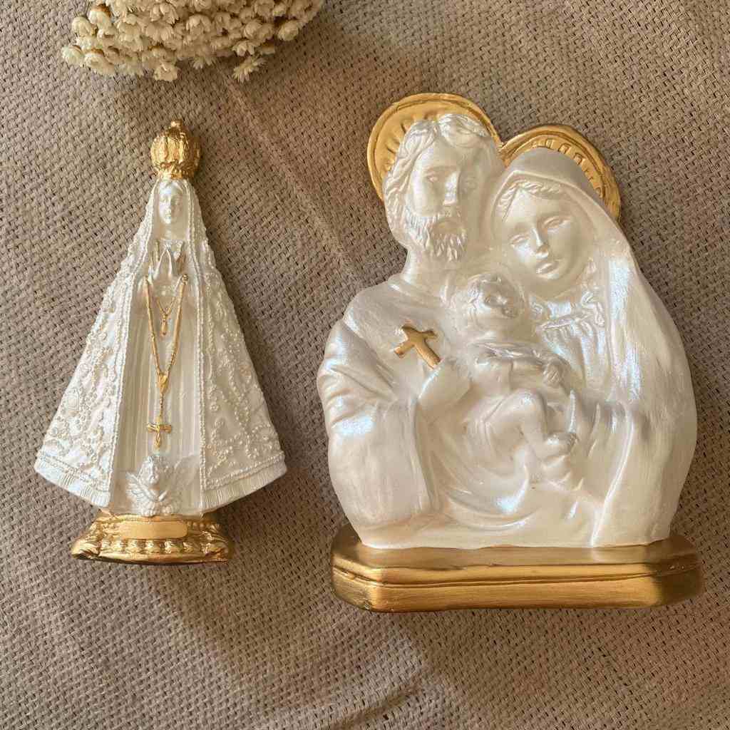 Kit Nossa Senhora Aparecida Italiana + Sagrada Família: Beleza Religiosa em Ouro e Pérola