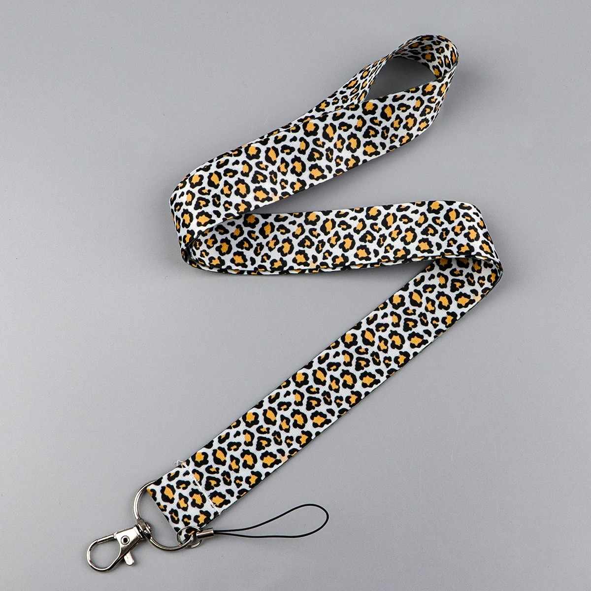 Lanyard Onça: Chaveiro e Cordão Versátil!