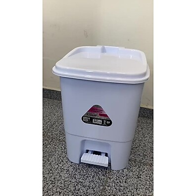 Lixeira com Pedal 15L: Praticidade e Higiene!