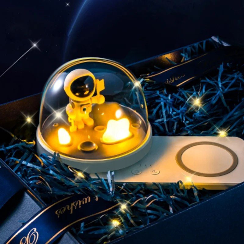 Luminária Astronauta Floral: Carregador Sem Fio e Luz Noturna