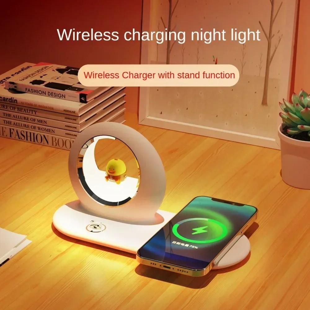 Luminária Carregador 3 em 1: Celular, Fone e Relógio!