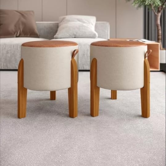 Kit 2 Puffs Redondos com Pés de Madeira - Luna Bege/Caramelo em Linho | Decore com Estilo e Conforto