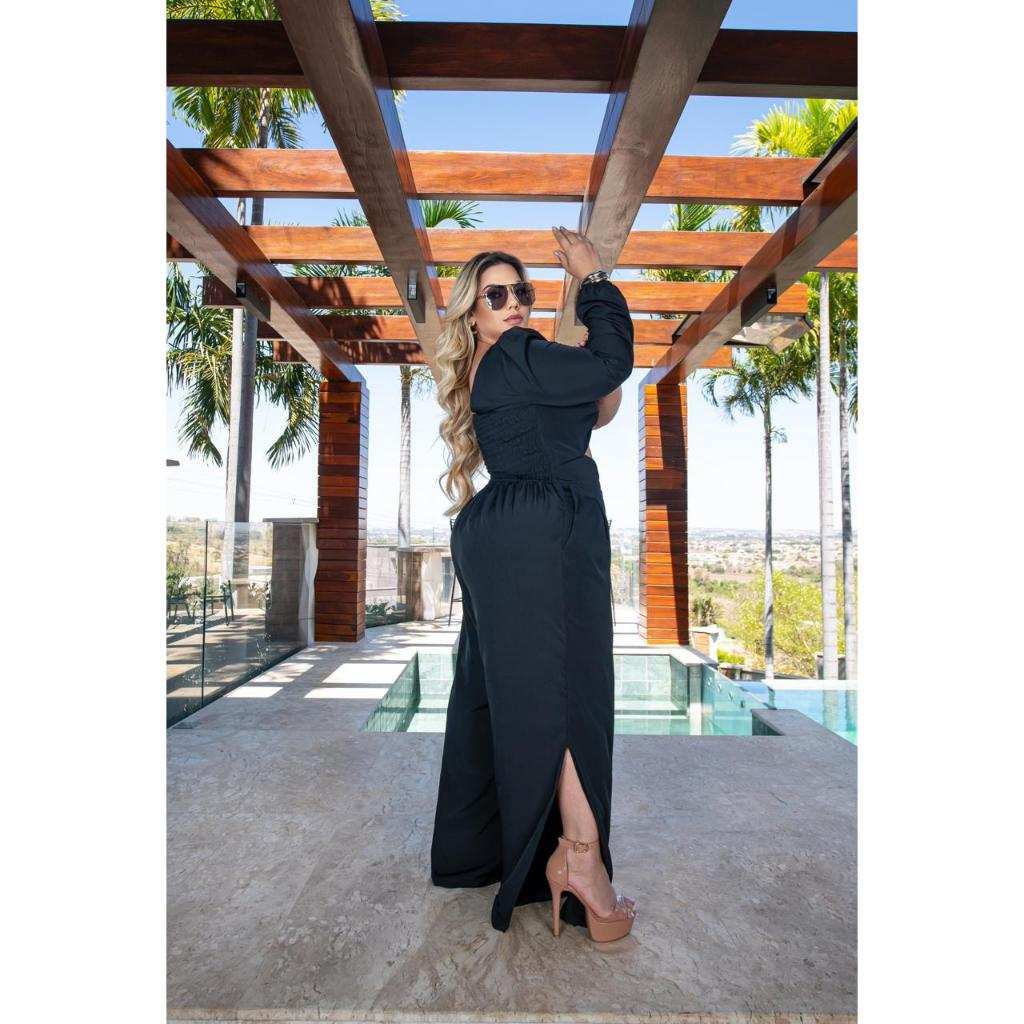 Macaquinho Pantalona Plus Size: Elegância e Conforto