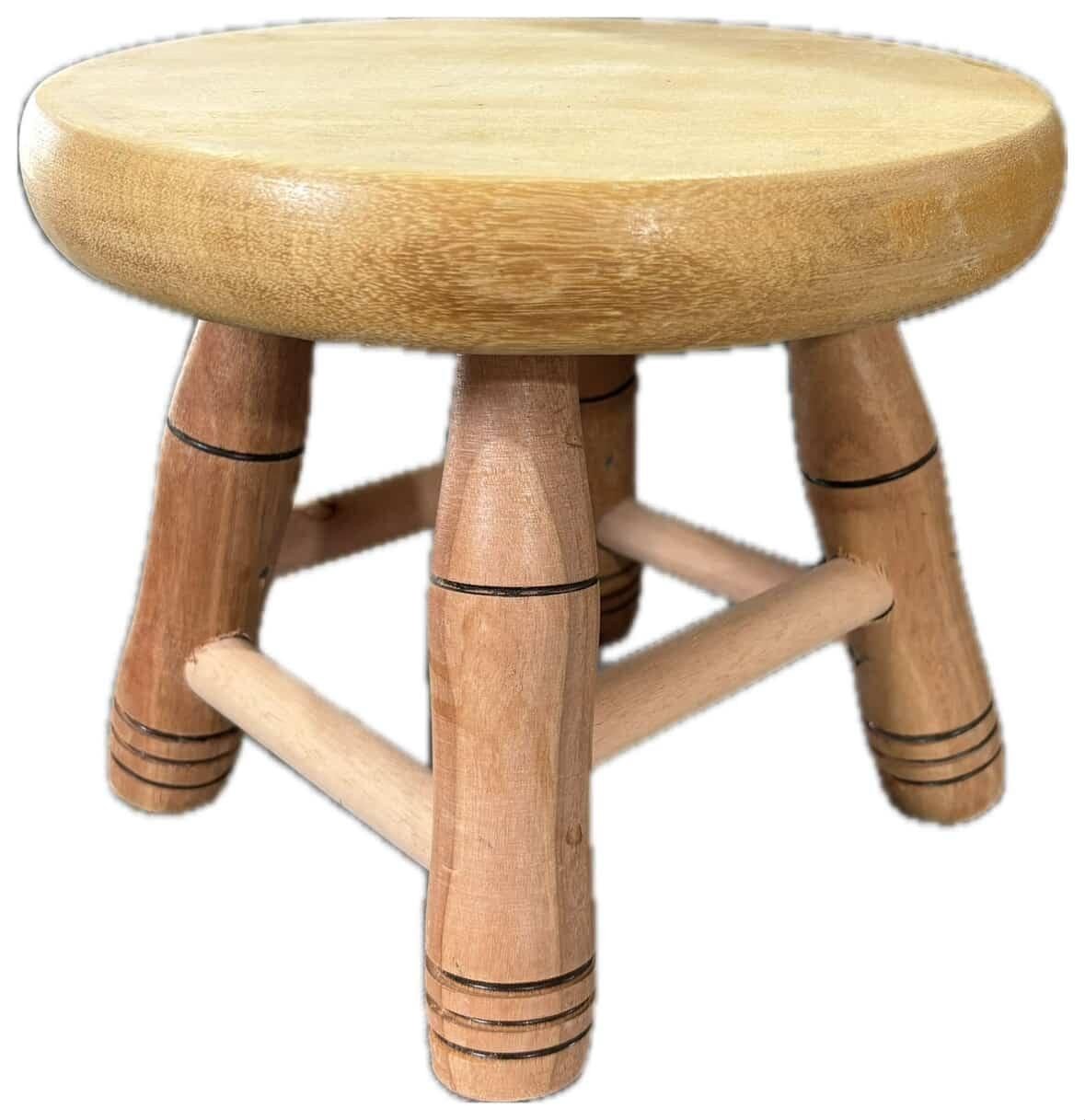 macica-design-banquinho-rustico-natural-com-a-artesanal-acabamento-madeira-em-a