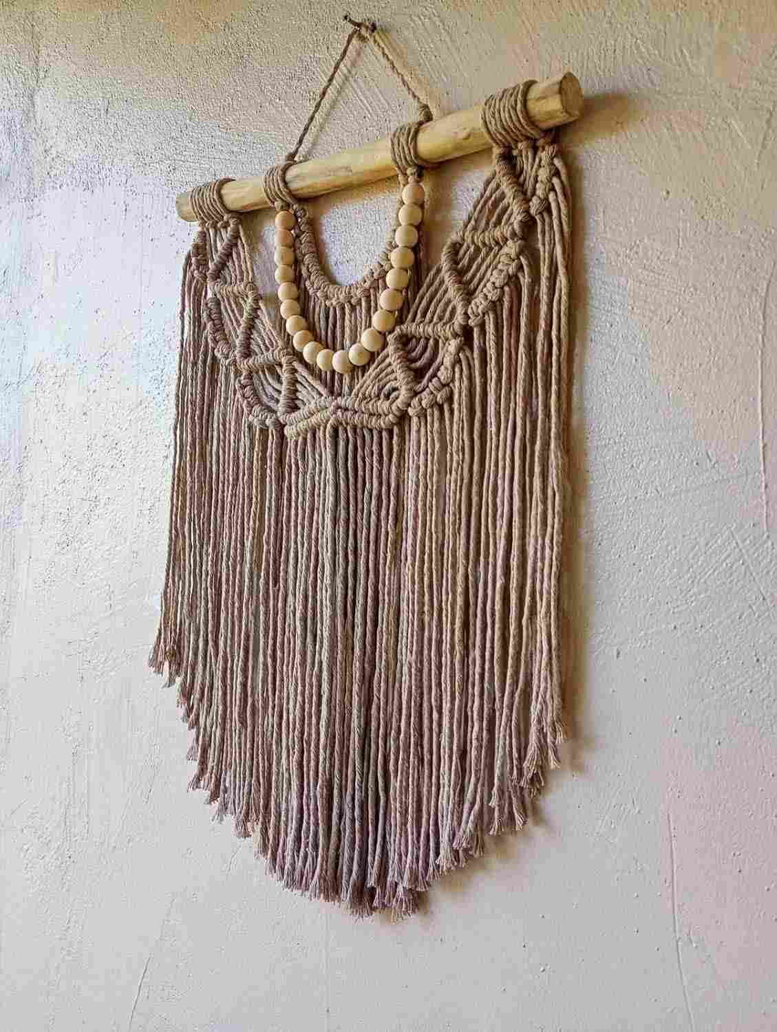 Tapeçaria de Macramê Artesanal para Parede - Estilo Boho com Suporte de Madeira