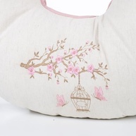 Almofada de Amamentação em Linho 100% Algodão com Estampa Flor de Cerejeira - Conforto e Versatilidade para Mamãe e Bebê - imagem 3