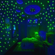 100 Adesivos de Estrelas e Lua que Brilham no Escuro - Decoração Fluorescente para Quartos Infantil e Berçário - imagem 1