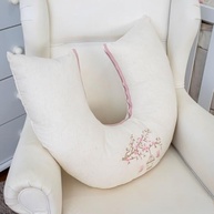 Almofada de Amamentação em Linho 100% Algodão com Estampa Flor de Cerejeira - Conforto e Versatilidade para Mamãe e Bebê - imagem 4