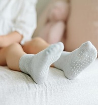 JAKIDAR 12 Pares de Meias de Bebê Antiderrapantes de Algodão para Crianças Pequenas, Meias de Tornozelo para Bebê, Rosa E Rosa Profundo E Azul Escuro 4-7T - imagem 4