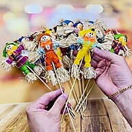12 Mini Espantalhos Festivos para Festa Junina 2025 - imagem 1