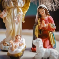 Presépio Sagrada Família 5 Peças em Resina Importada - 12cm - Decoração Natalina Refinada - imagem 5