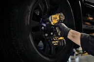 Chave de Impacto DEWALT XTREME 12V MAX* DCF903B: Potência e Precisão em Espaços Apertados - imagem 5