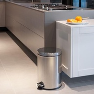 Lixeira Inox com Pedal 20L Brinox Decorline - Praticidade e Estilo para sua Casa - imagem 3