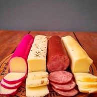Kit de Lombo/Salame Defumado + 3 Queijos Canastra (Provolone, Muçarela, Muçarela Condimentada) 650g - imagem 3