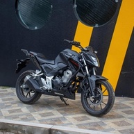 Protetor de Carenagem CB 300 Twister 2023+ Preto Fosco com Pedaleira Integrada - imagem 4