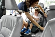 Assento Elevatório Booster Safe Multikids Baby: Segurança e Conforto para Crianças de 15-36kg (Preto) - imagem 3