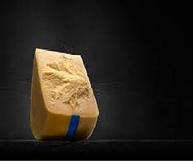 Queijo Parmesao Faixa Azul Fracionado Pedaço 500g - imagem 4