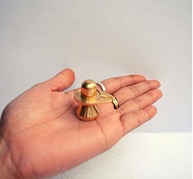 Shivling Shiv Parivar - Escultura de Latão Decorativa para Casa e Templo - 1,25" 55g - imagem 3