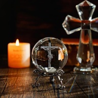 Bola de Cristal 3D com Cruz de Jesus - 60mm, Decoração Religiosa Elegante com Suporte - imagem 4