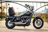 Kuryakyn 6553: Capa de Pinça Traseira em Malha para Harley-Davidson Dyna & Softail (2008-17) - Preto Acetinado - imagem 4