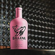 Licor Ballena Morango Tequila: Cremoso e Irresistível 750ml - imagem 1