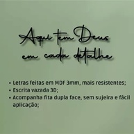 Frase Decorativa em MDF 'Aqui Tem Deus em Cada Detalhe' - 120x10cm | Acabamento Premium com Corte a Laser - imagem 5