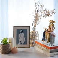 WOLFF - Figura Decorativa Resina Família 17x9x23cm | Decoração Elegante e Acabamento Premium - imagem 3