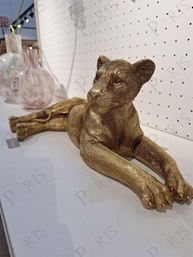 Escultura Leoa em Polirresina Dourada - Decoração Animal Elegante - imagem 3