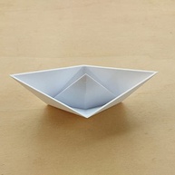 Elegante Estatueta Barquinho Origami G em 3D - 20cm | Decoração Artesanal Moderna - imagem 4