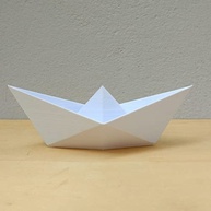 Estatueta Barquinho Origami em 3D - Branco, 13,5cm, Design Artesanal Moderno - imagem 2