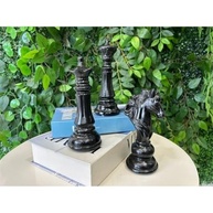 Miniaturas de Xadrez Rei, Rainha e Cavalo em Preto Fosco - Decoração Sofisticada para Escritório e Mesa - imagem 3