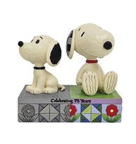 Estatueta Snoopy Jim Shore 75º Aniversário - Coleção Peanuts Resina Pintada à Mão - imagem 2
