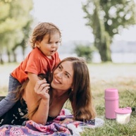 Kit Unibaby Rosa - 2 Garrafas Térmicas + Porta Leite em Pó | Conforto e Praticidade para o Passeio - imagem 3