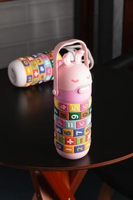 Garrafa Infantil Educativa com Tabuada - Coelho Rosa 500ml | Aprenda Brincando - imagem 3