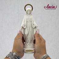 Imagem Nossa Senhora das Graças em Resina - 23 cm | Peça Importada com Detalhes Exclusivos - imagem 5