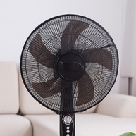 Capa de Ventilador Floral 45cm - Protetor Decorativo Lavável para Segurança Infantil - imagem 1