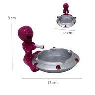 Cinzeiro ET Rosa Alienígena com Disco Voador – Enfeite Criativo de Mesa para Fãs de Ficção Científica - imagem 4