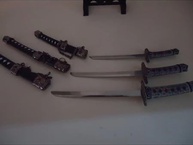 Kit 3 Mini Katana Decorativa com Suporte - Espadas Samurai para Decoração e Coleção - imagem 4