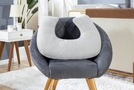 Apoio para Amamentação em Linho Cinza - Conforto e Estilo para Mães Modernas - imagem 1