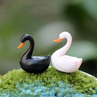 Estátua de Pato em Casal - Decoração Romântica para Mesa e Jardim - imagem 3
