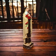 Imagem de Santa Terezinha em Resina Maciça 15cm - Artesanato Colorido Pintado à Mão - imagem 2