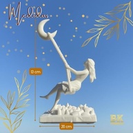 Escultura Decorativa Garota no Balanço com Lua Crescente - Branca em Plástico Resistente - imagem 4